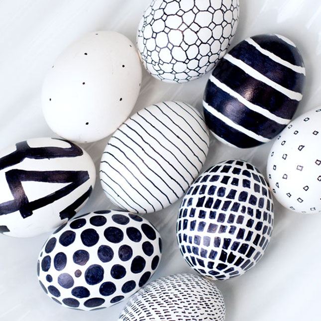 barvanje velikonočnih jajčec izvirno črno-belo minimalistično oblikovanje pik originalna ideja