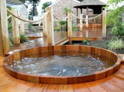 outdoor jacuzzi wooden platform round rope