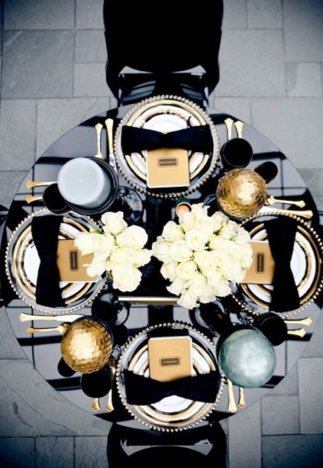 Plates golden black combination