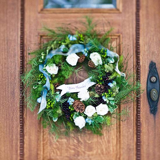 Christmas wreath door pinecones