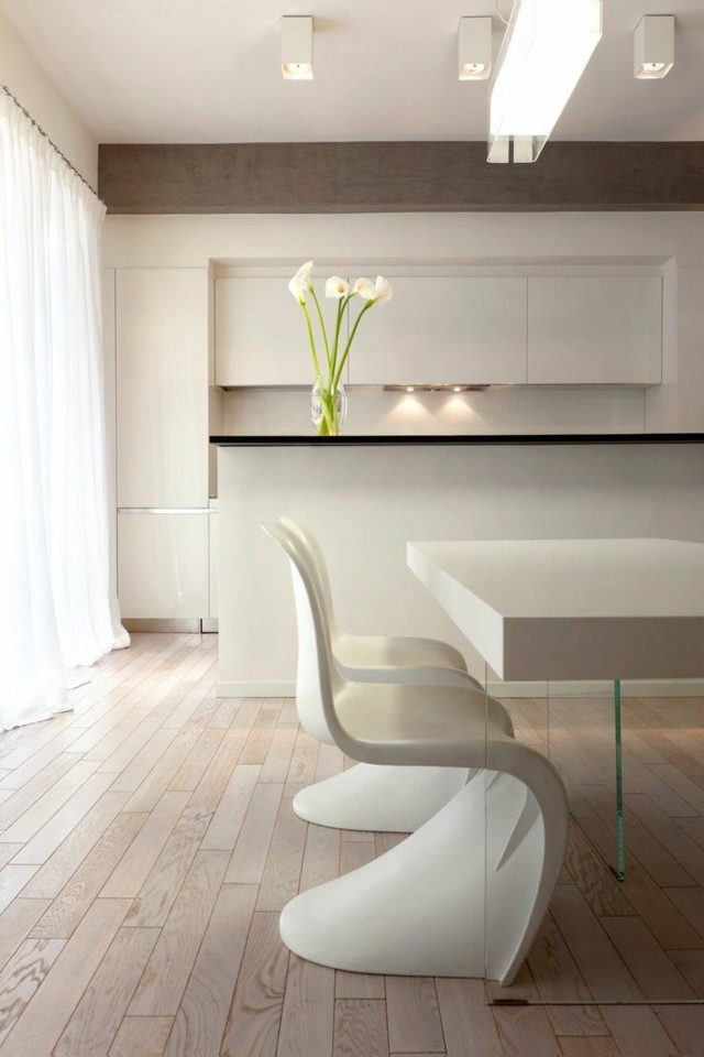 Contemporary white wood kitchen