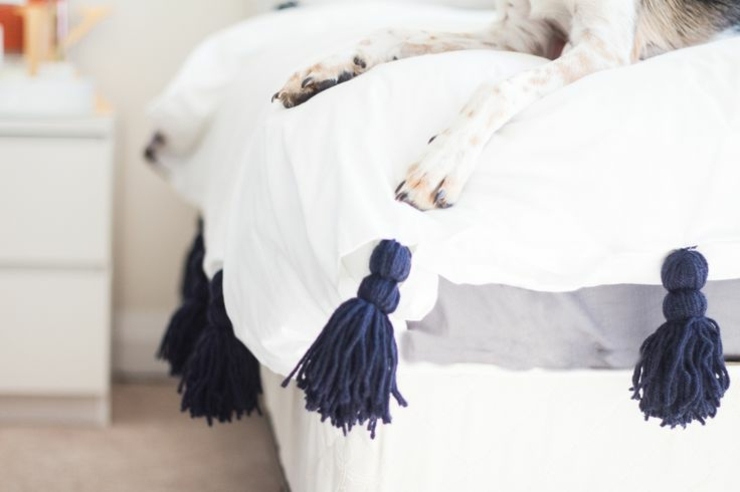 DIY deco pompons bedroom