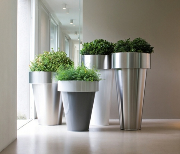 DeCastelli Delta contemporary pot