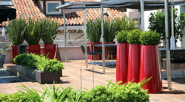 DeCastelli red planter