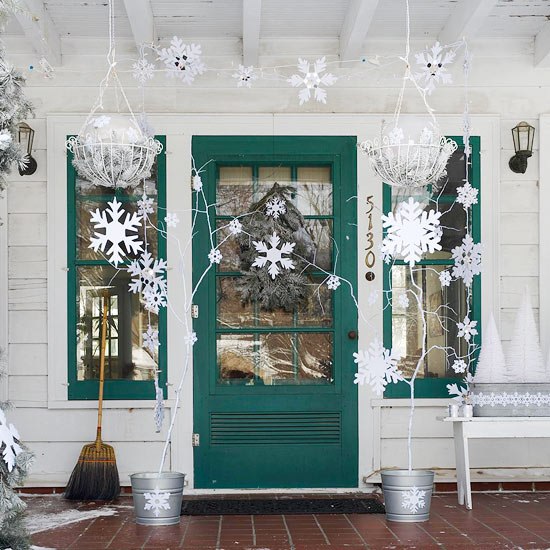 Juledekoration dør'entrée plantes artificielles flocons blancs