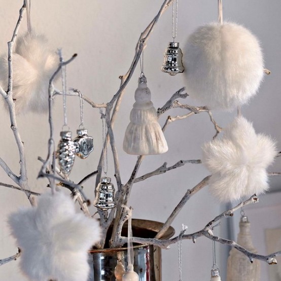 Decoration in white and silver for Christmas