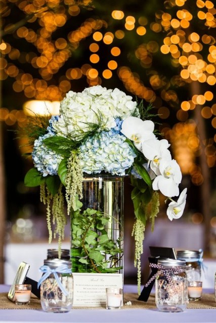 White flowers table