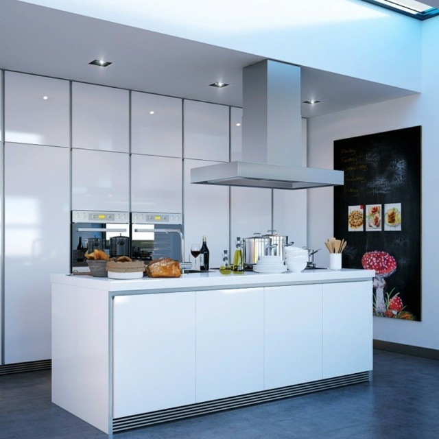 interiør hvit kjøkken øy sentral avtrekksvifte ovnplater matlaging
