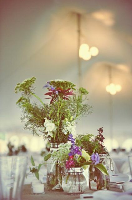 Wedding in the barn and its decoration