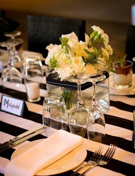 White roses tablecloth striped table