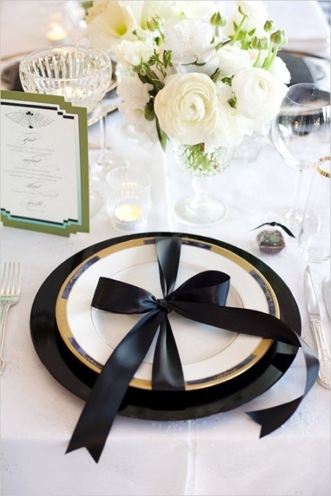 Black ribbon white plate