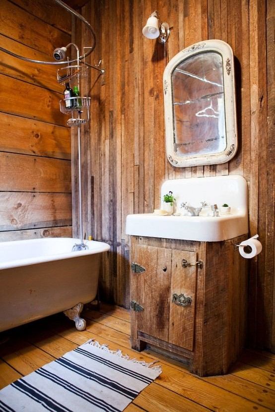 Rustic wood bathroom mixed retro bathtub