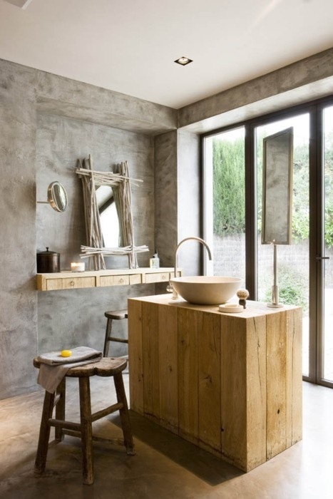 Rustic bathroom tradition and minimalism