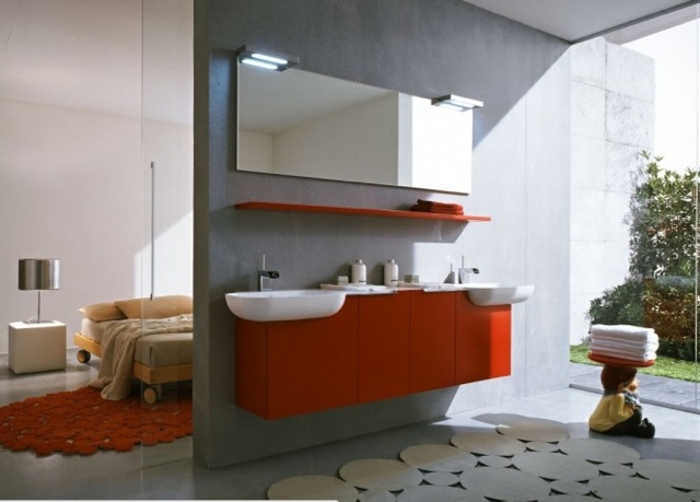 Bathroom in red
