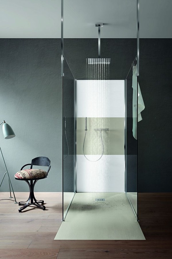separation in Italian shower glass