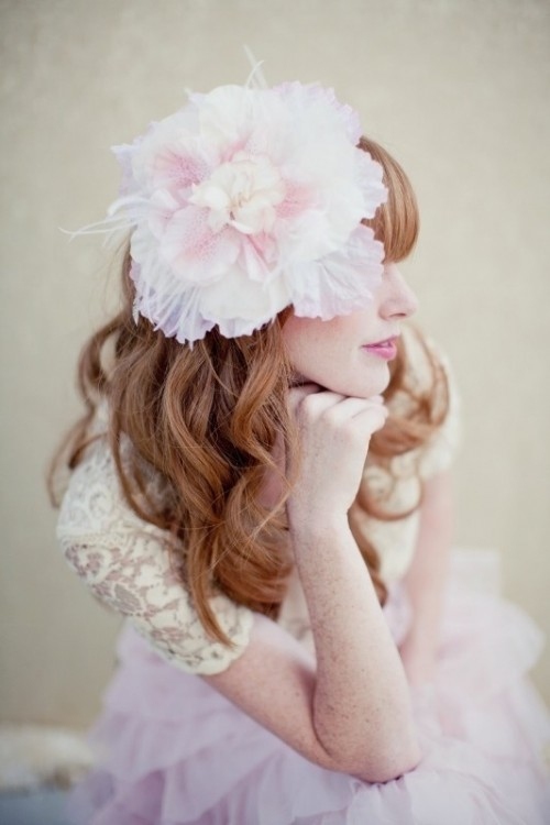 Splendid big rose flower hair