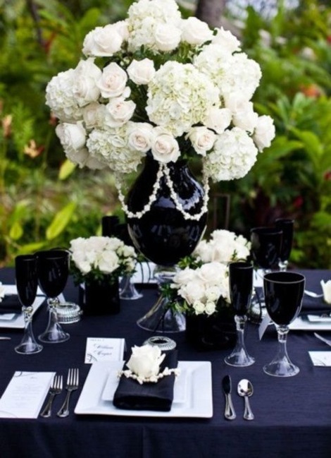 Black and white wedding table