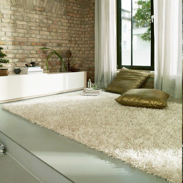 White and soft carpet for s'allonger