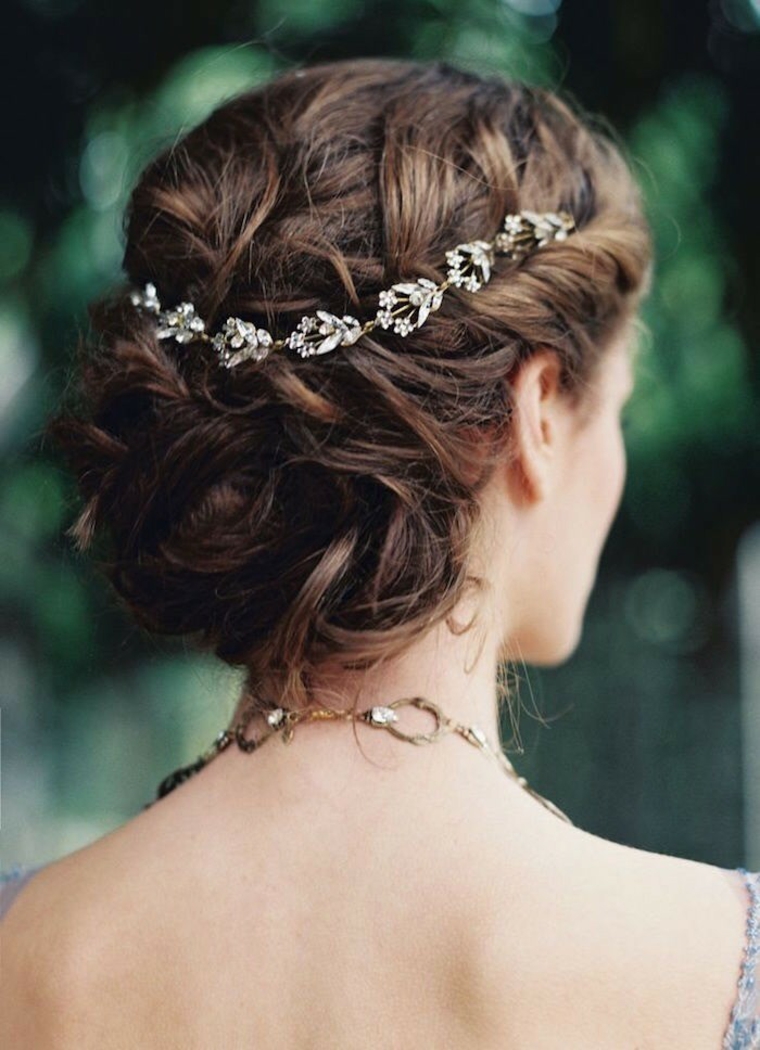 accessory-wedding hair comb-model-bun-simple-braids