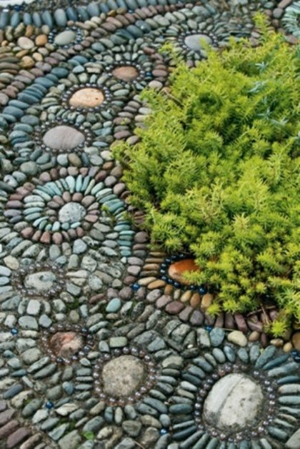 garden path pebbles decoration