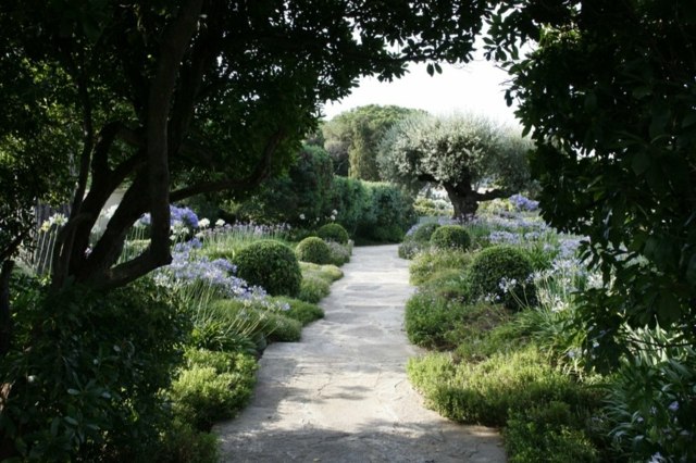 garden pathway design idea stone edging