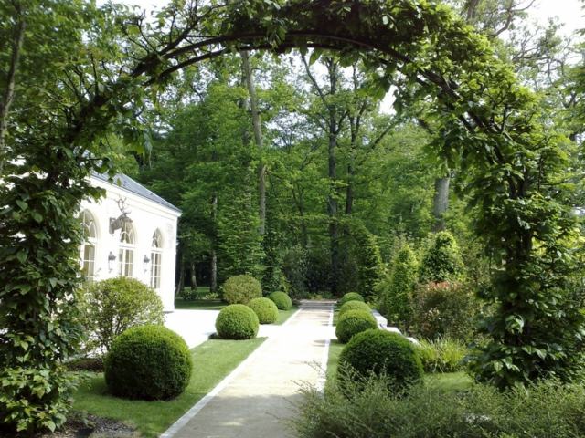 garden aisle idea black stone deco plant outdoor landscaping