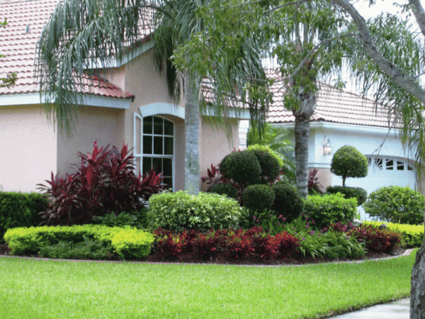 landscaping in front of house deco