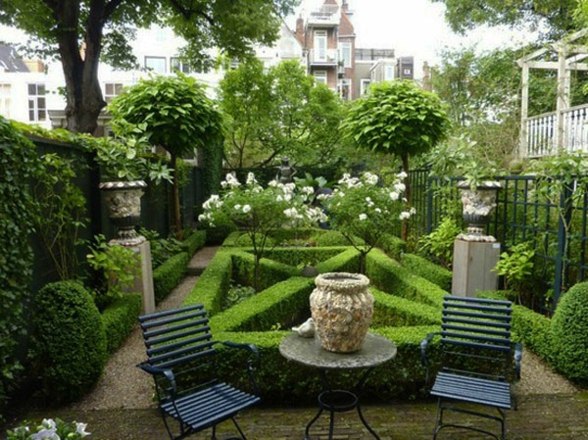 small baroque style garden