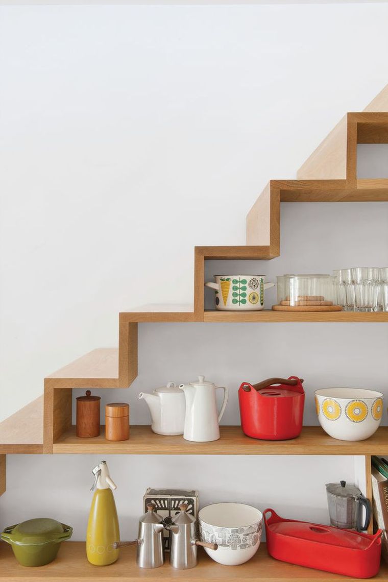 arrangement under trapper oppbevaring-kjøkken-liten plass