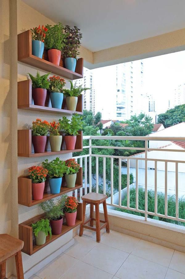 arrange your balcony shelves flowers