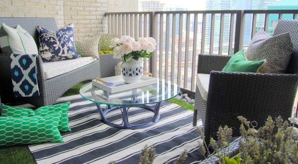 arrange your balcony beautiful carpet