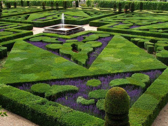 to develop his baroque garden Loire