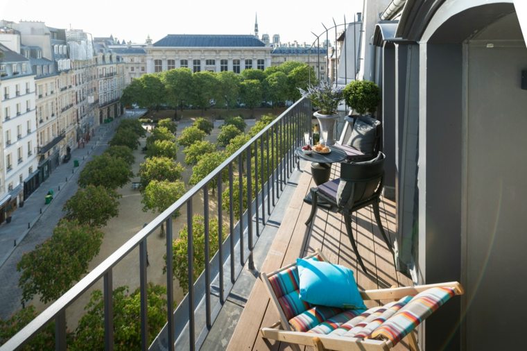 set up a balcony city of paris