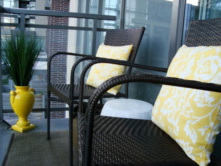 develop a small balcony idea