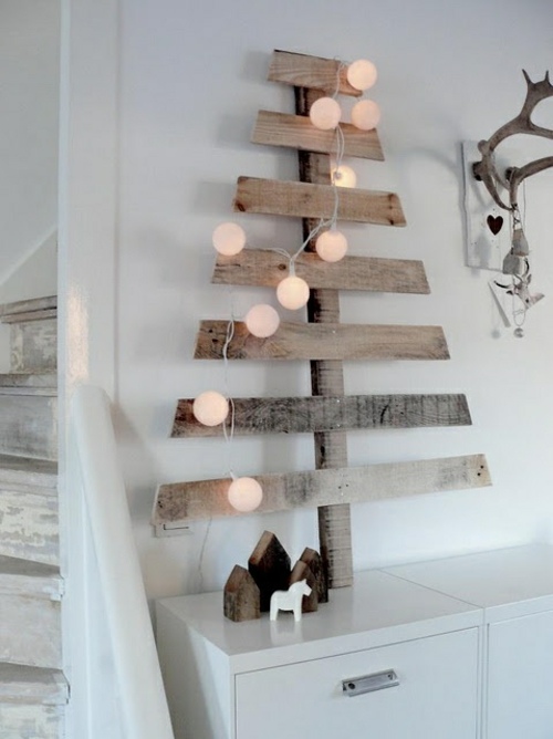 Christmas tree improvises wood