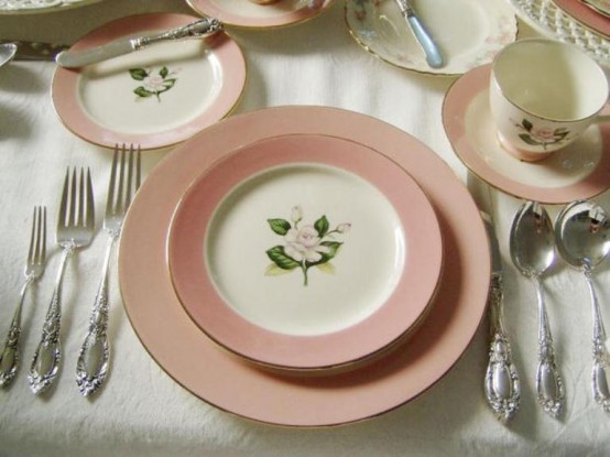 pink plates deco elegant table