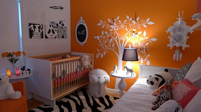 baby værelse træ hvid mur orange zebra