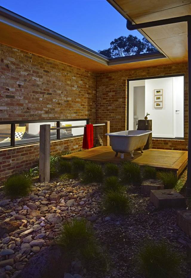 outdoor bathtub wood pebbles