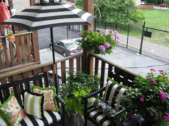 balcony wood deco black white