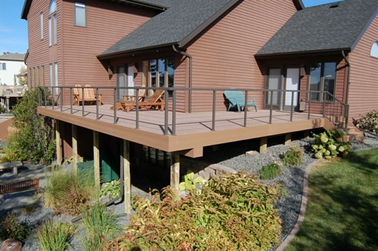 wooden house balcony railing