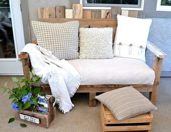 bench pallets wood cushions couch comfort small coffee table