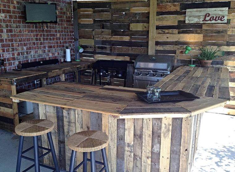 Bar-wood-pallet-stone