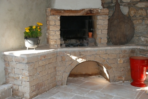 barbecue covering ground stone