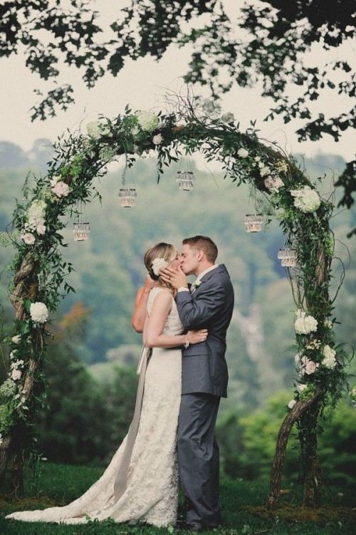 beautiful arch wedding floral decoration