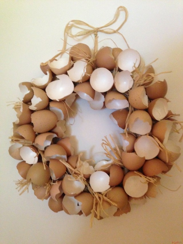 beautiful wreath easter cocilles eggs