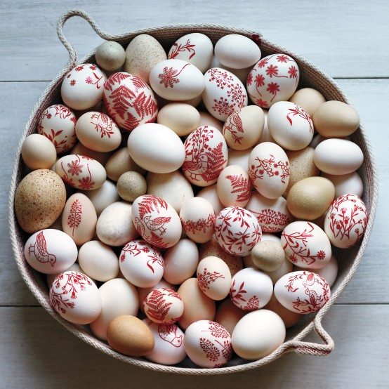 beautiful deco table colored eggs