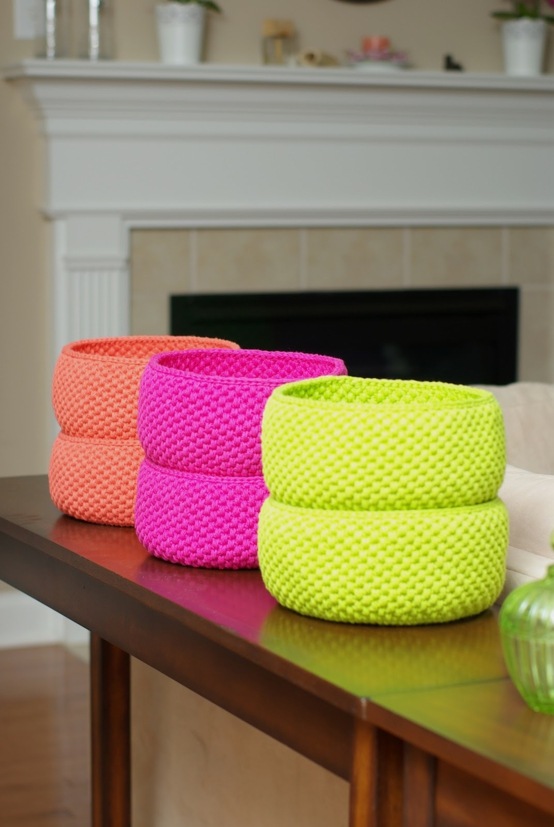 Super DIY deco idea with these knitted bowls hook decorative living room