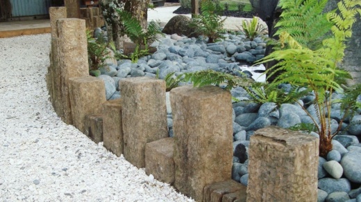 garden borders interesting stones