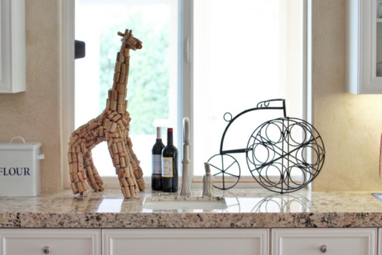 recycle idea deco wine giraffe stoppers