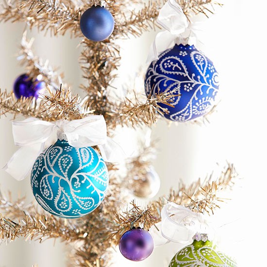 Christmas balls decorating ideas white marker